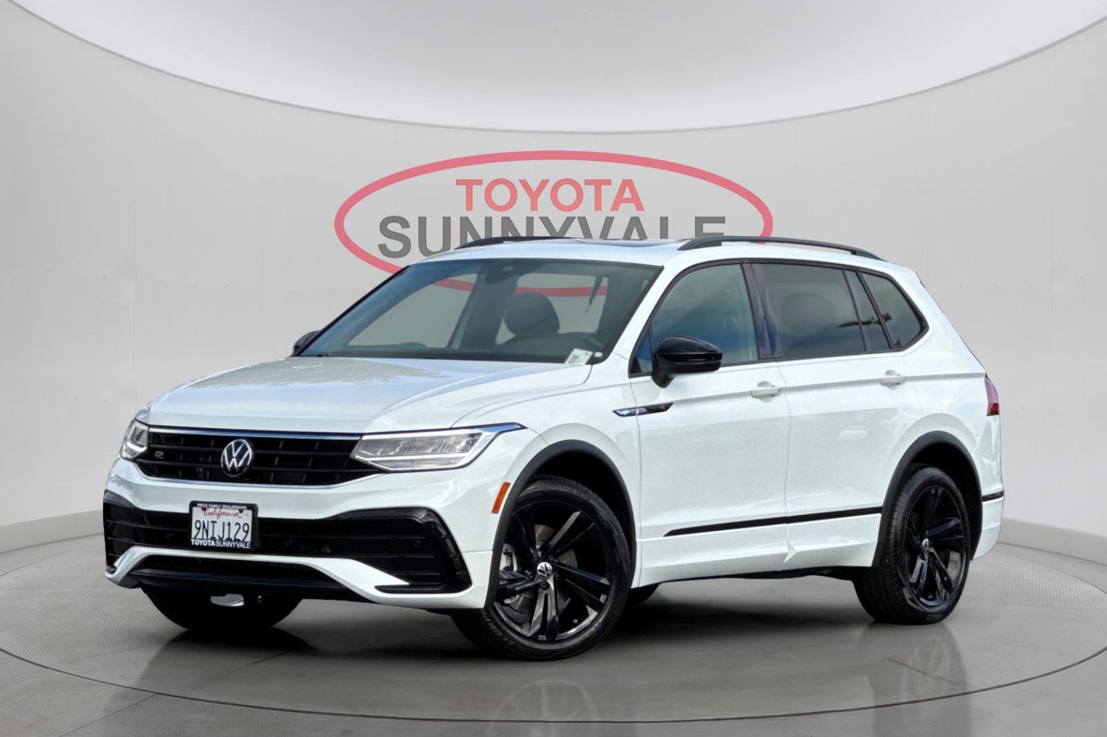 Used 2024 Volkswagen Tiguan SE R-Line