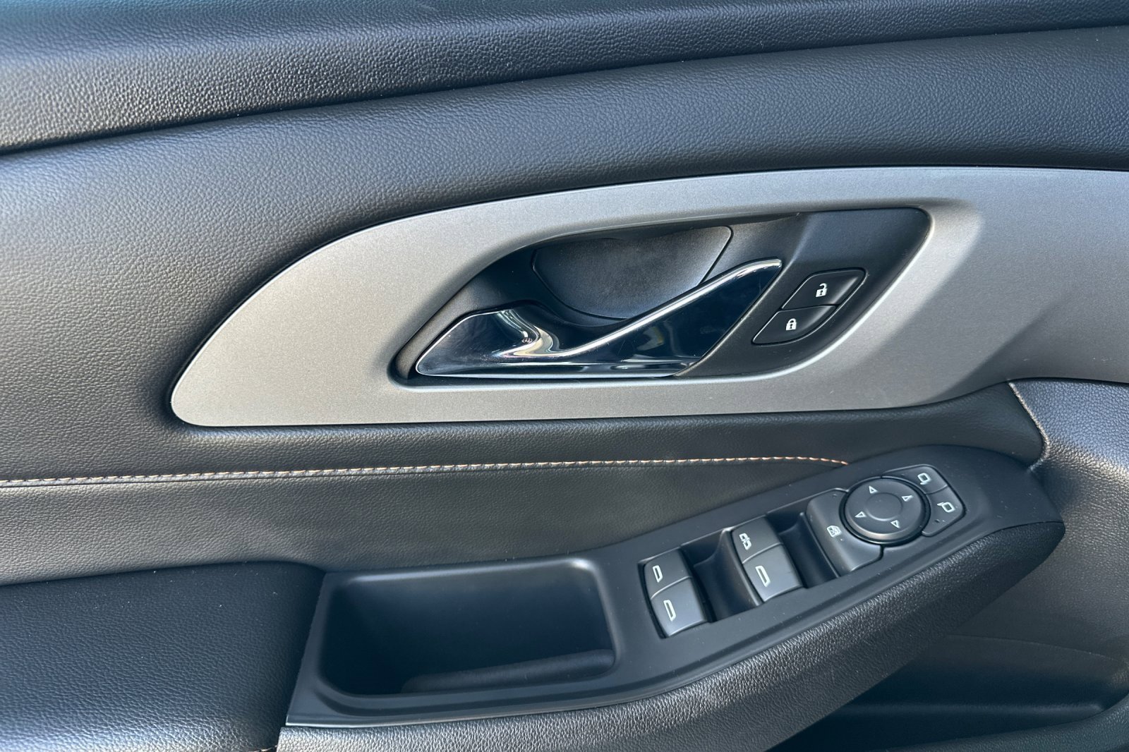 Used 2018 Chevrolet Traverse LT image 13