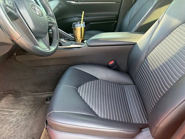 Used 2019 Toyota Camry SE w/ Convenience Package FWD image 5