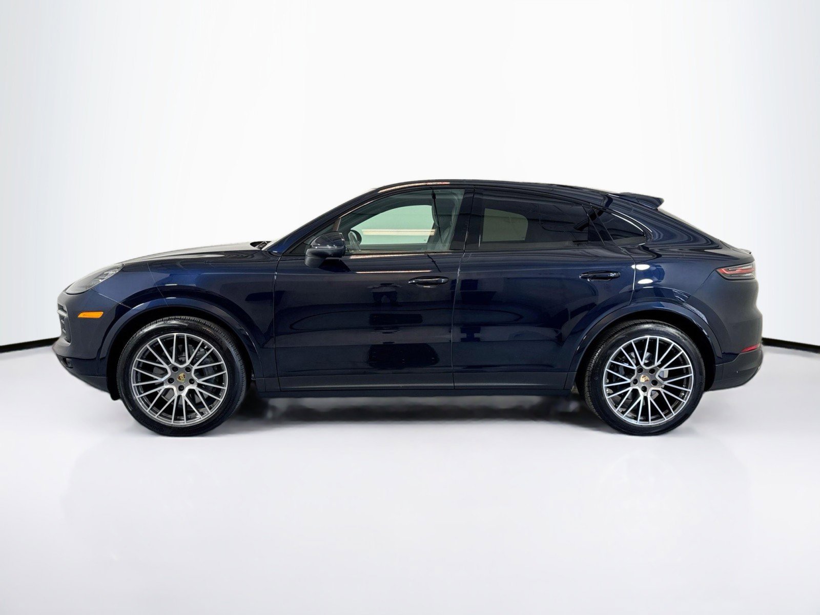 Certified 2022 Porsche Cayenne S image 2