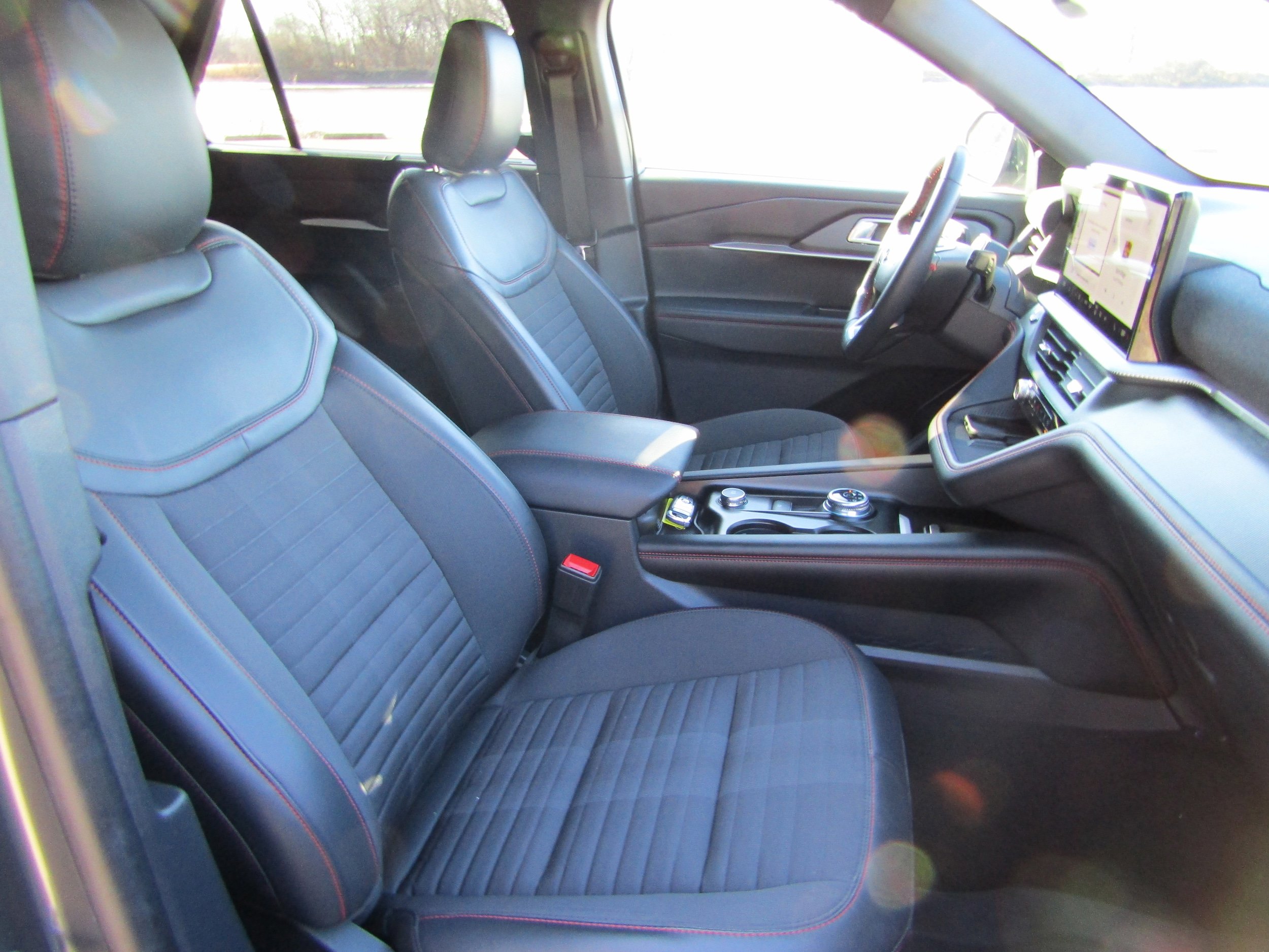 Certified 2025 Ford Explorer ST-Line w/ Premium Package AWD/4WD image 19