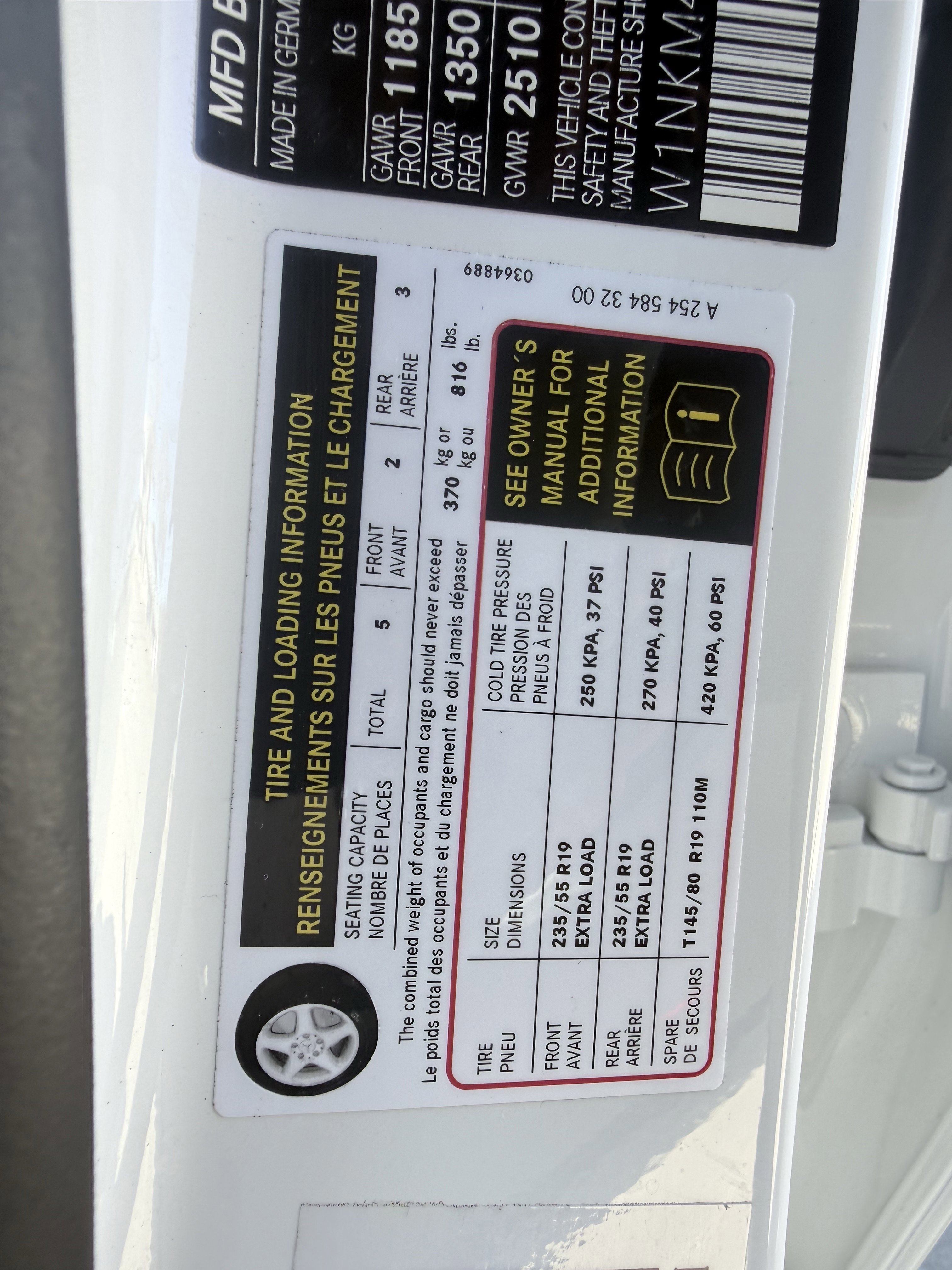 Used 2025 Mercedes-Benz GLC 300 4MATIC image 32