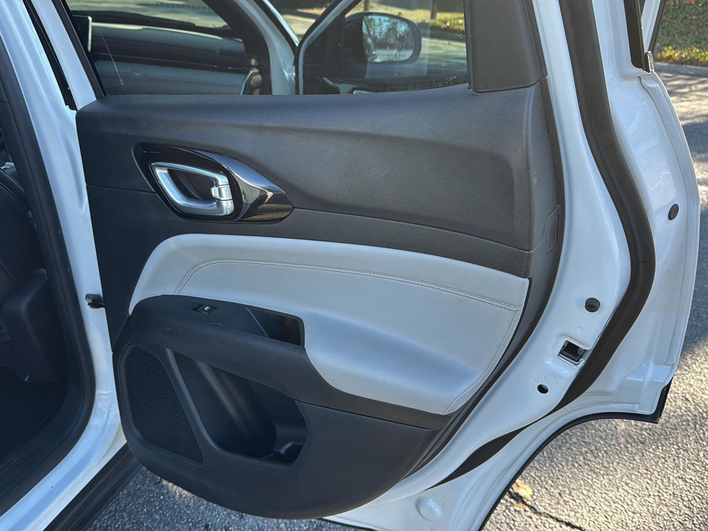 Used 2025 Jeep Compass Limited image 13