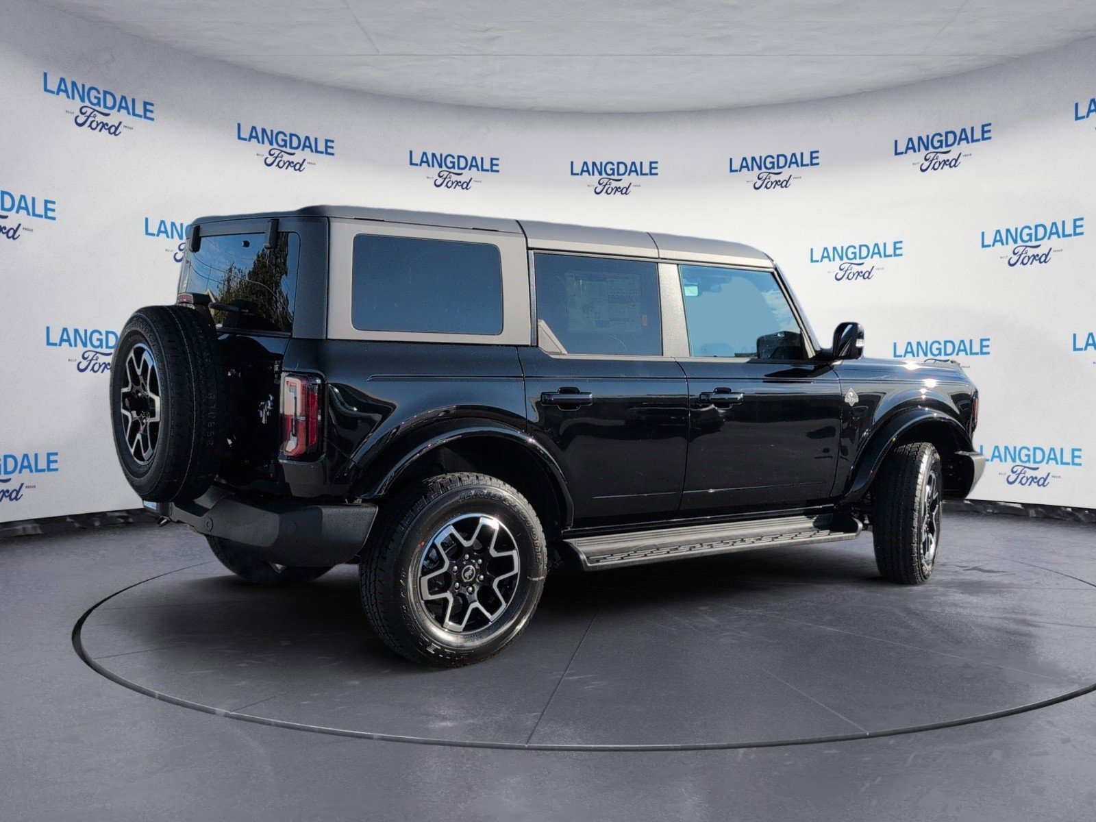 New 2025 Ford Bronco Outer Banks image 4