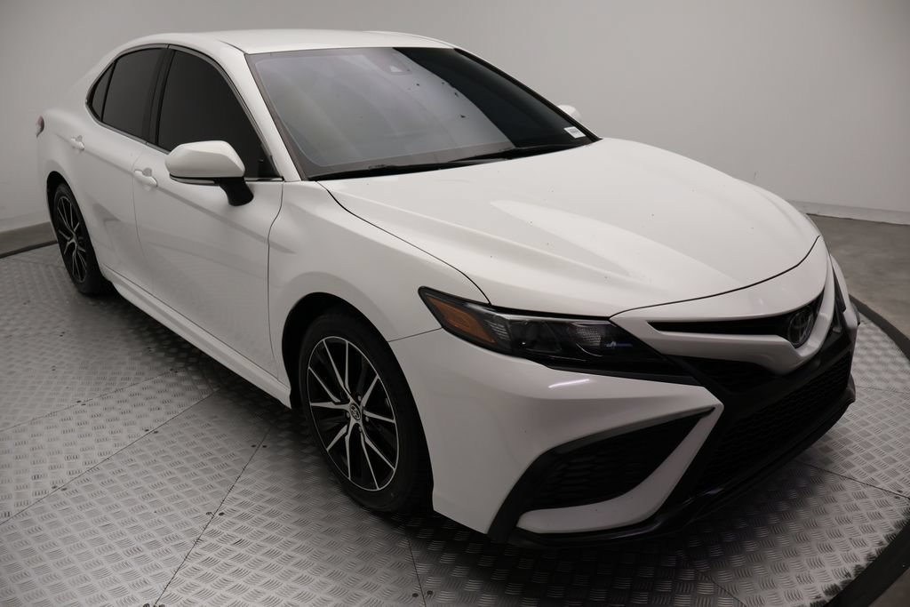 Used 2023 Toyota Camry SE FWD image 6