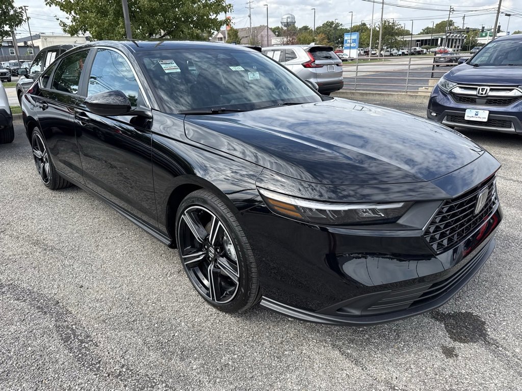 Used 2025 Honda Accord Sport image 3