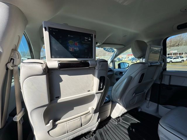 Used 2018 Chrysler Pacifica Limited w/ Advanced Safetytec Group image 13