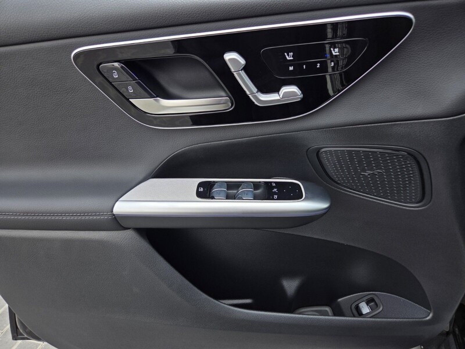 Certified 2025 Mercedes-Benz GLC 300 4MATIC image 23