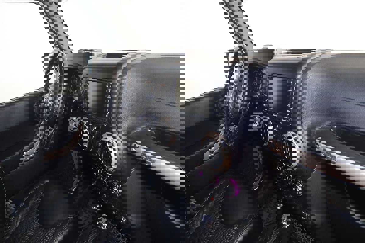 Used 2016 Jeep Wrangler Unlimited Sahara image 41