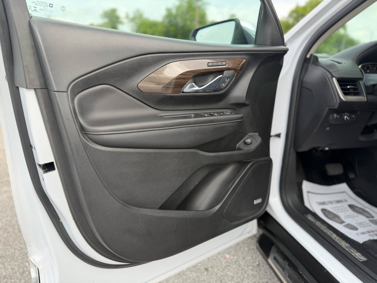 Used 2020 GMC Terrain Denali w/ Denali Premium Package FWD image 9