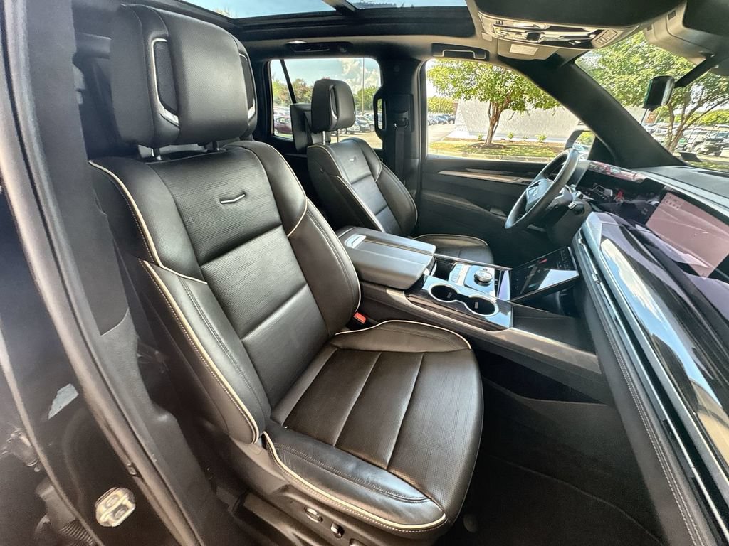 Certified 2025 Cadillac Escalade Premium Luxury AWD/4WD image 29