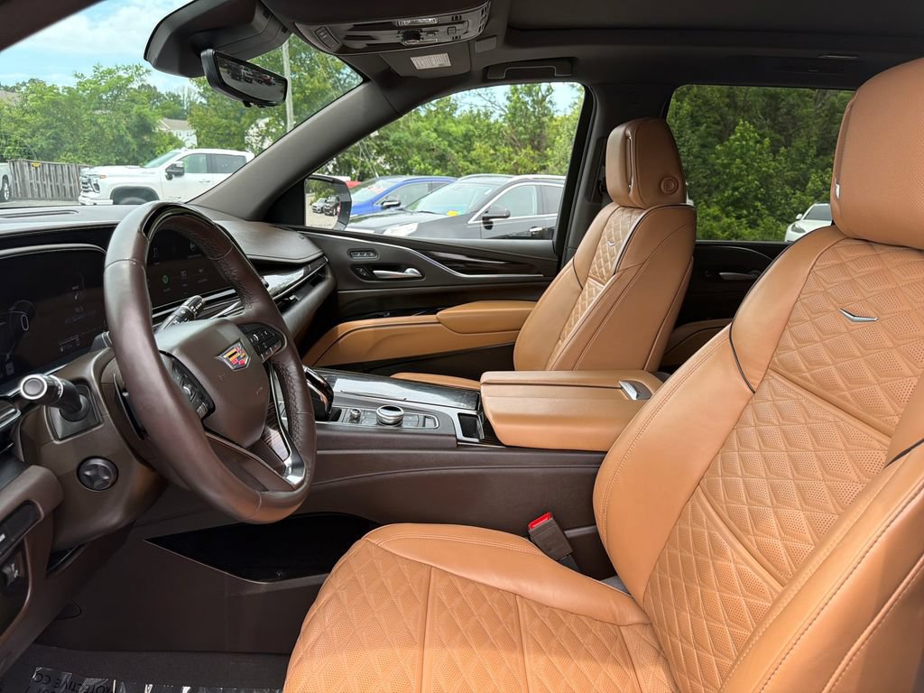 Certified 2024 Cadillac Escalade Premium Luxury AWD/4WD image 3