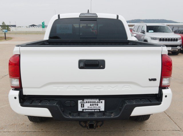 Used 2017 Toyota Tacoma TRD Off-Road w/ Premium & Technology Package AWD/4WD image 4
