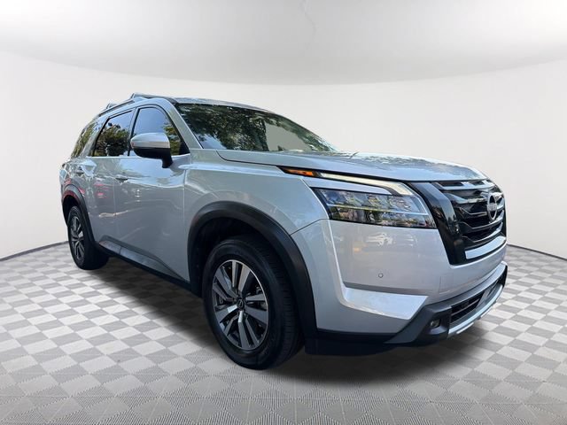 Used 2023 Nissan Pathfinder SL w/ Black Appearance Package FWD image 3