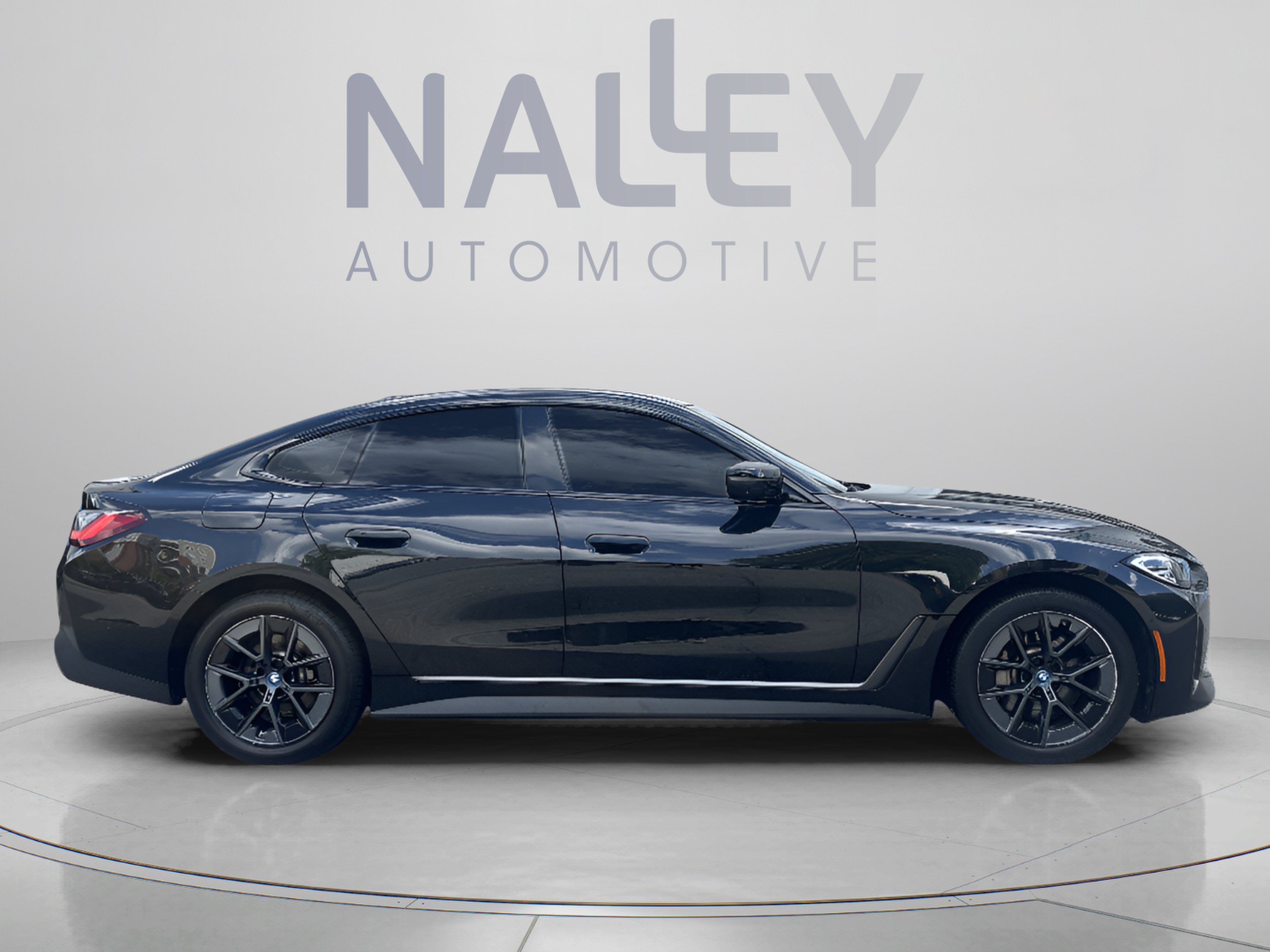 Used 2023 BMW i4 eDrive35 w/ Premium Package RWD image 4