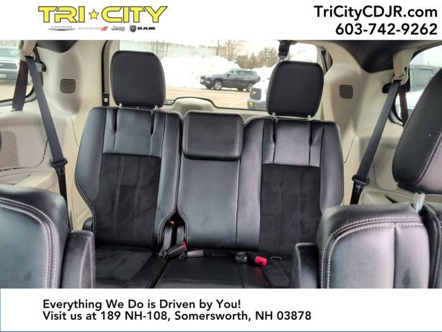 Used 2016 Dodge Grand Caravan SXT image 32