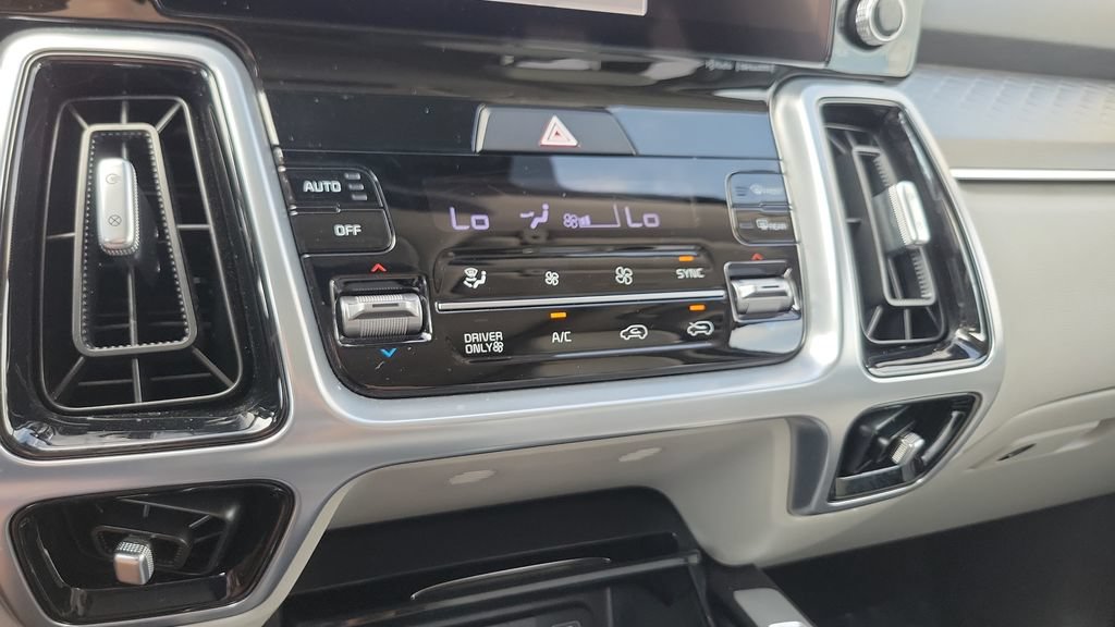 Used 2022 Kia Sorento SX w/ Panoramic Sunroof Package AWD/4WD image 19