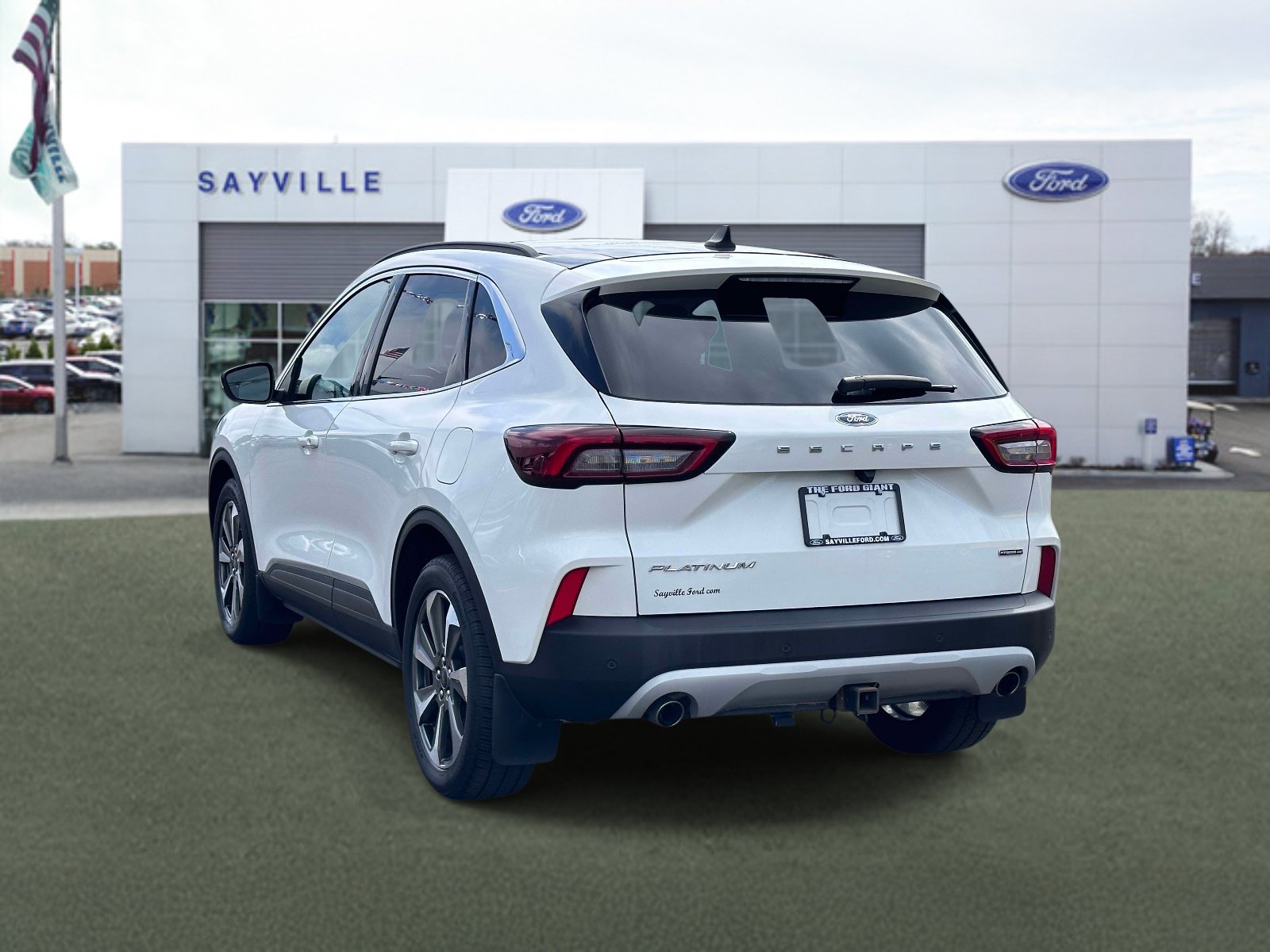 Used 2023 Ford Escape Platinum w/ Class II Trailer Tow Package AWD/4WD image 4