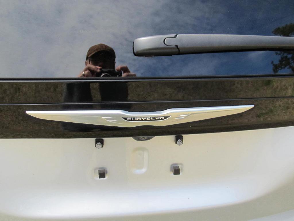 Used 2023 Chrysler Voyager LX image 11