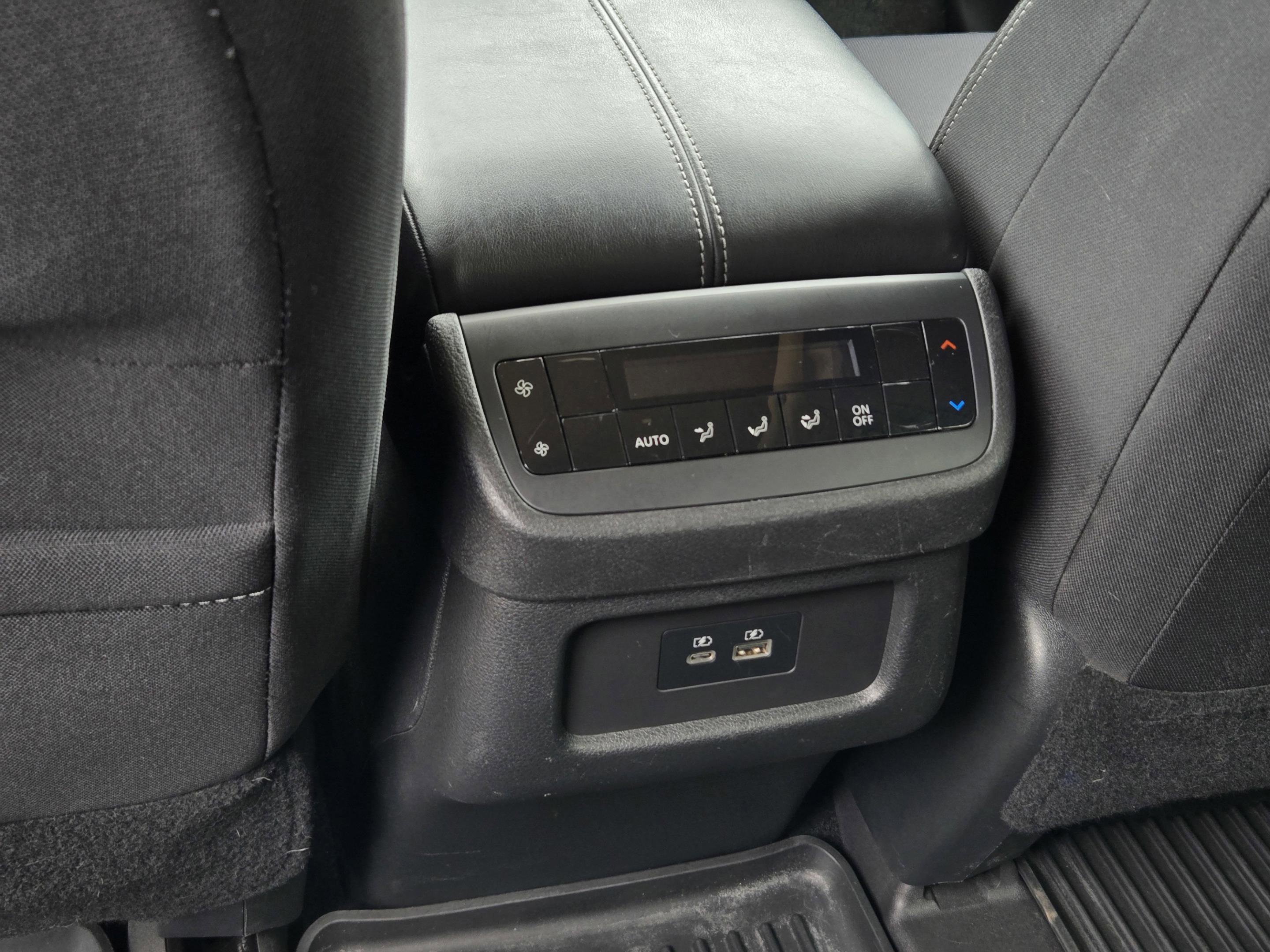 Used 2022 Nissan Pathfinder SV w/ SV Premium Package AWD/4WD image 28