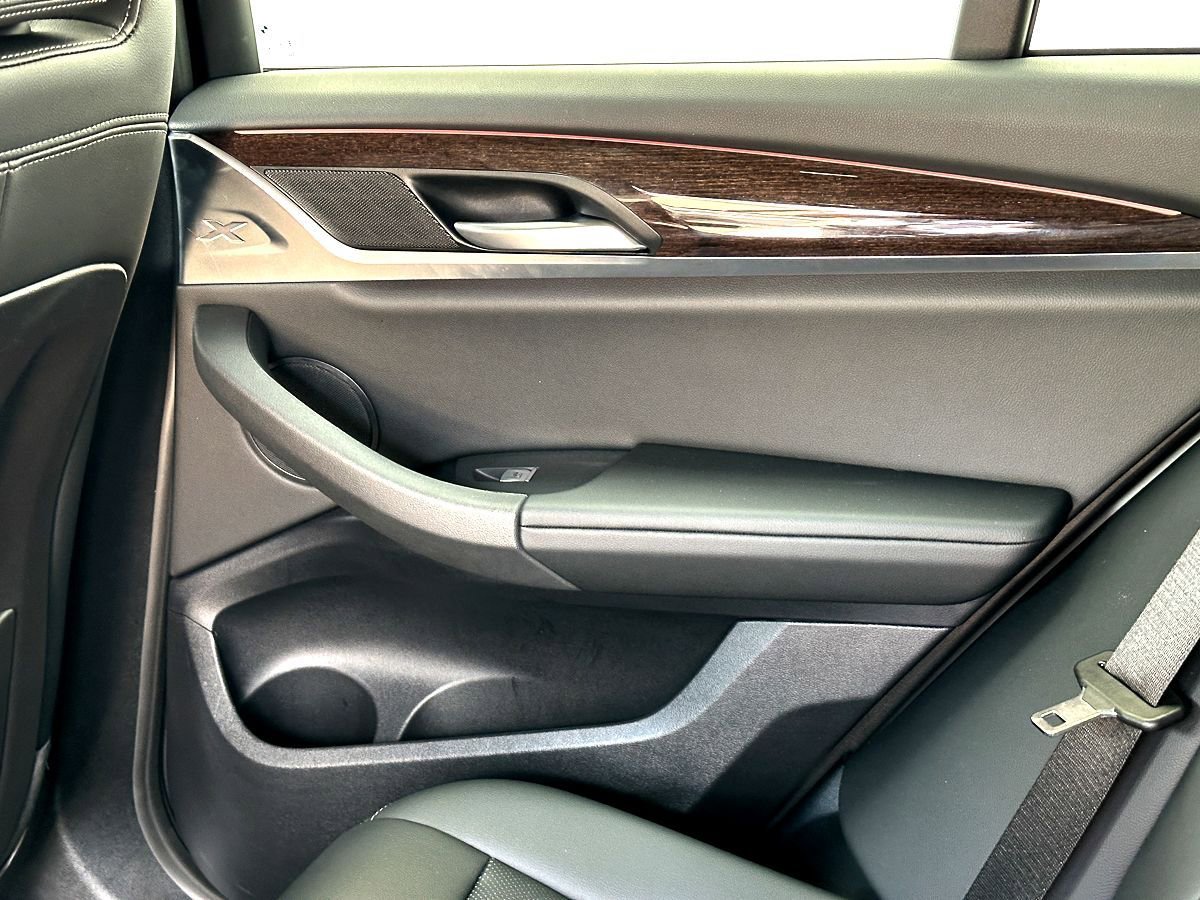 Certified 2025 BMW X4 xDrive30i image 19