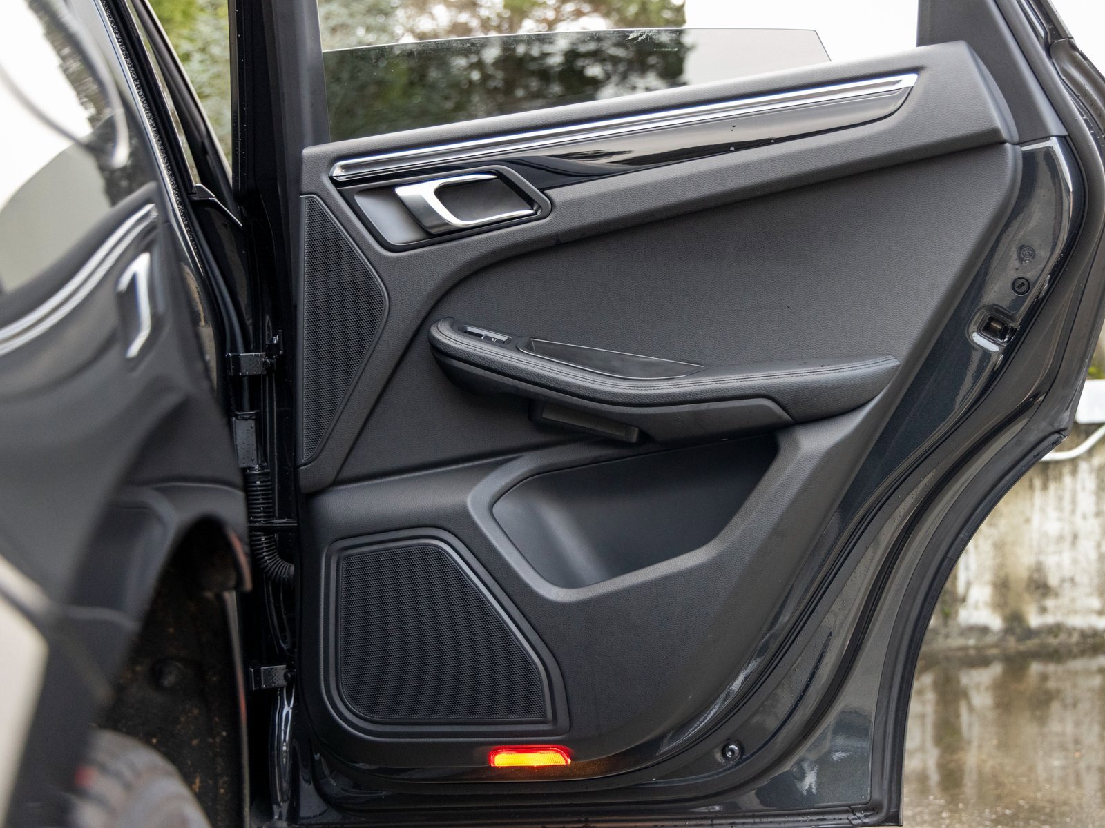 Certified 2025 Porsche Macan image 44