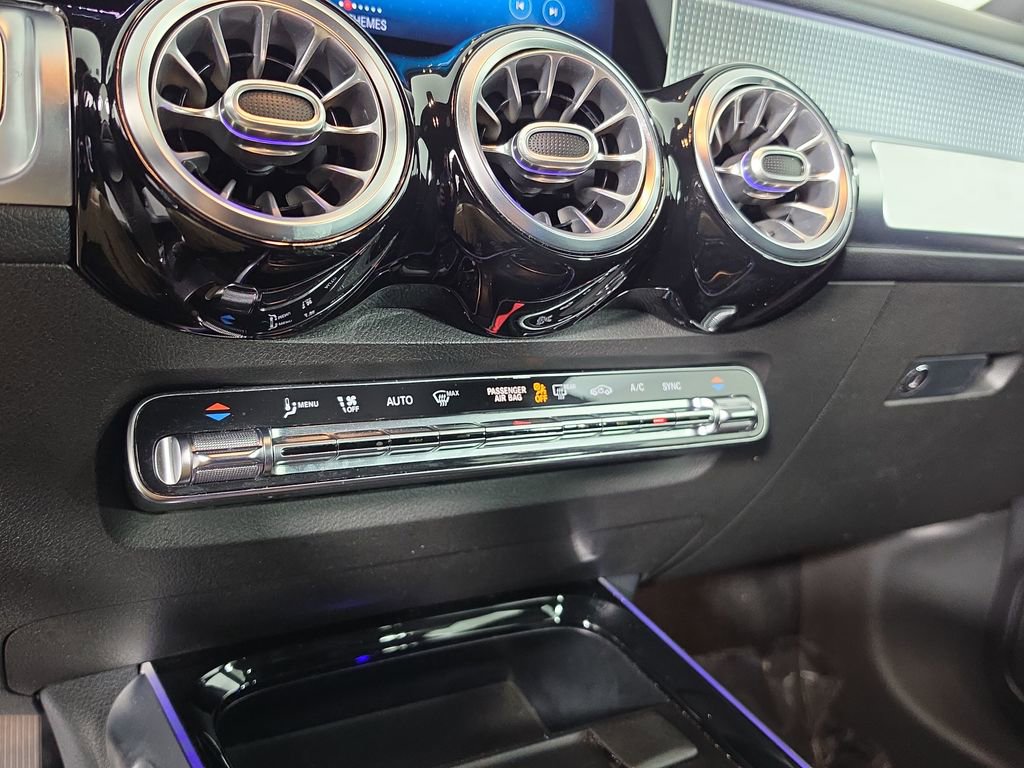 Used 2021 Mercedes-Benz GLB 250 image 21