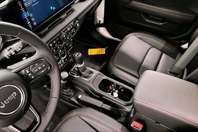 Used 2026 Jeep Wrangler Unlimited Rubicon AWD/4WD image 15