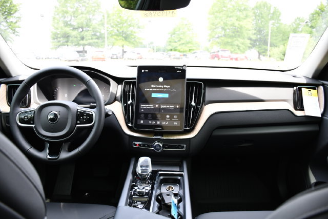 New 2026 Volvo XC60 B5 Plus w/ Protection Package Premier AWD/4WD image 20