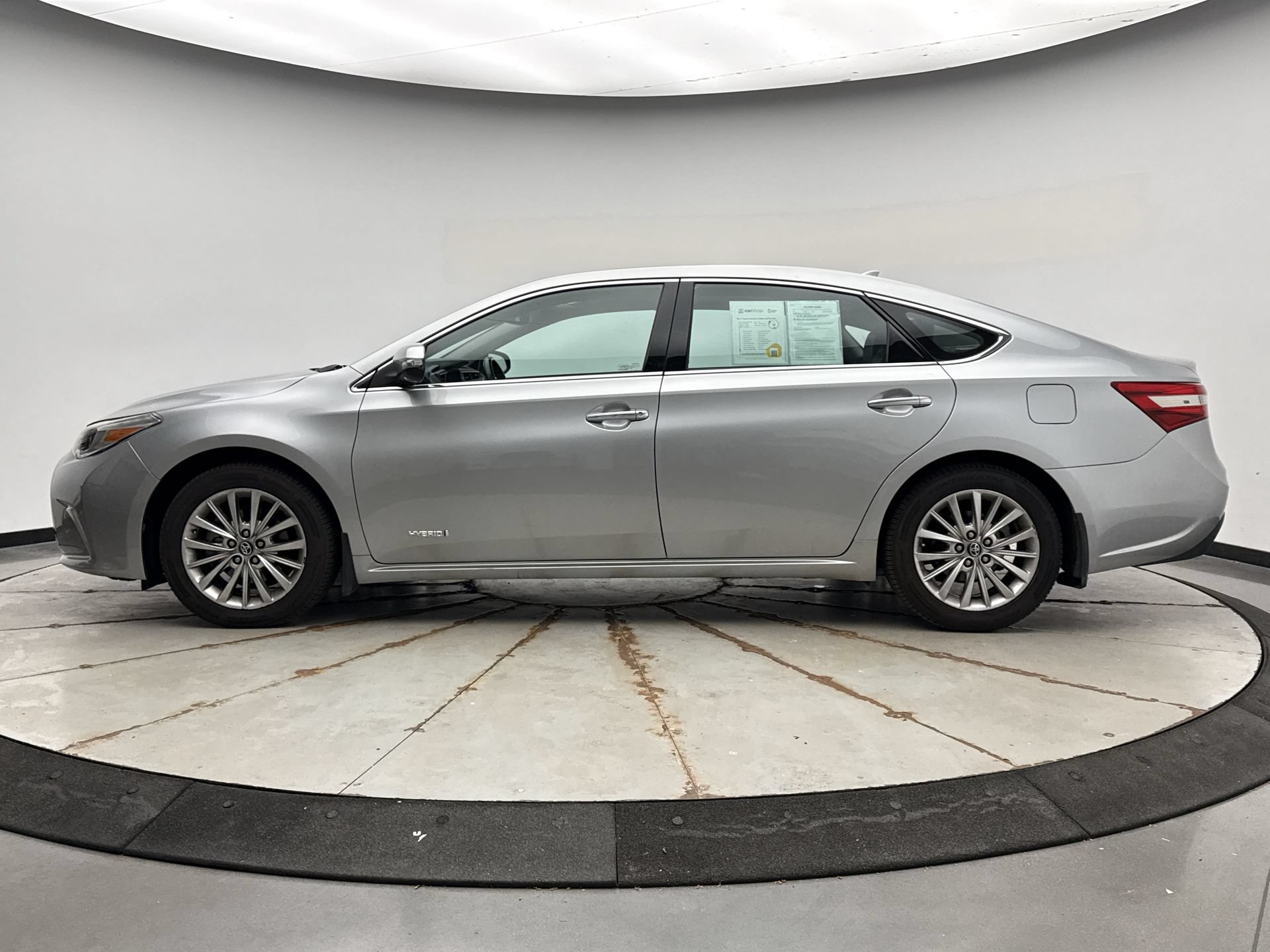 Used 2017 Toyota Avalon Limited w/ All Weather Liner Package FWD image 2