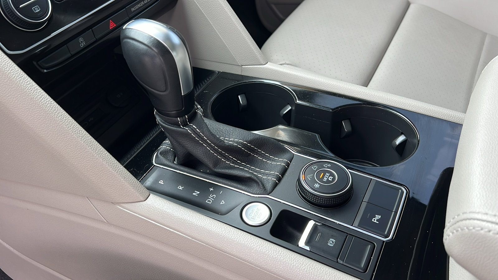 Used 2022 Volkswagen Atlas SE image 21