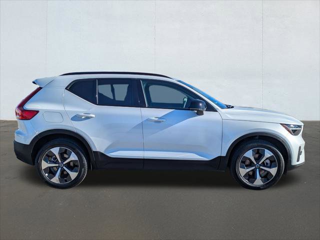 Used 2024 Volvo XC40 B5 Core w/ Climate Package image 6