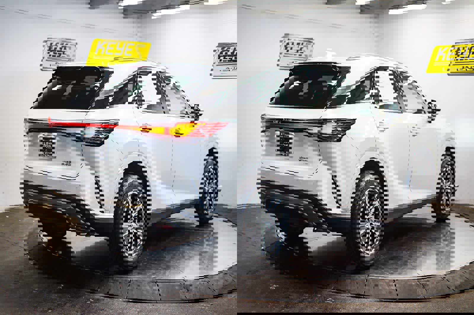 Used 2024 Lexus RX 350 Premium w/ Accessory Package (Z1) FWD image 4