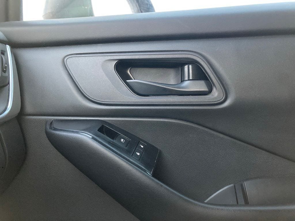 Used 2024 Nissan Rogue S FWD image 28