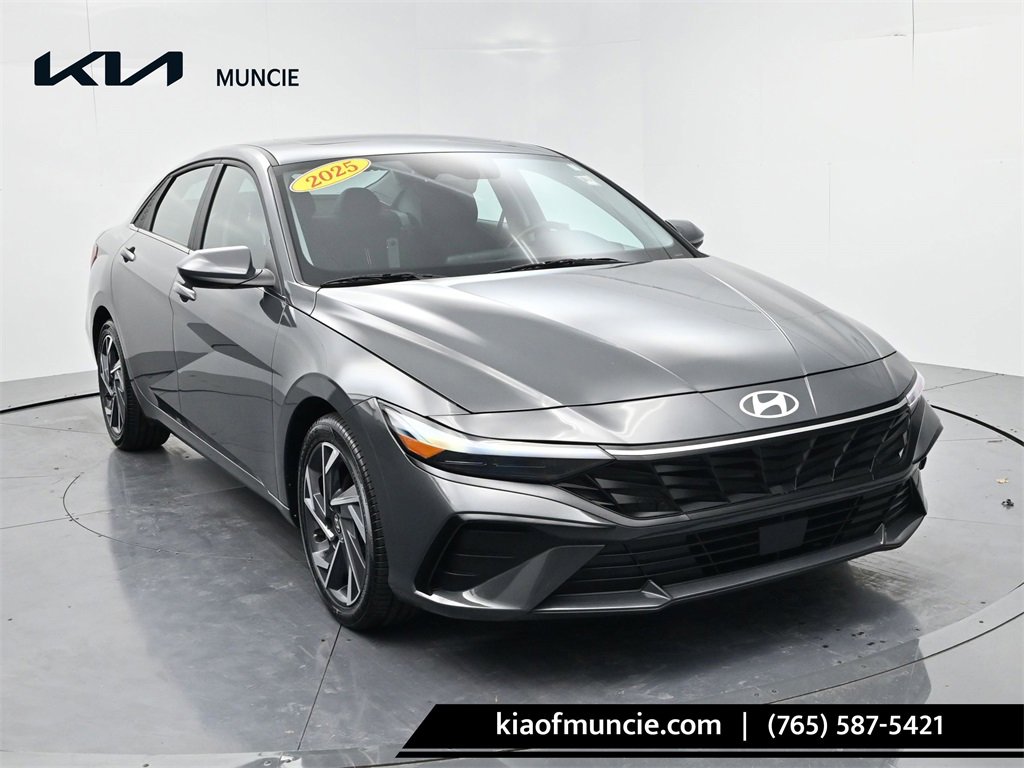 Used 2025 Hyundai Elantra SEL image 1