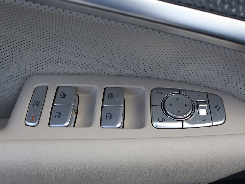 Used 2023 Genesis G70 2.0T w/ Sport Prestige Package image 41