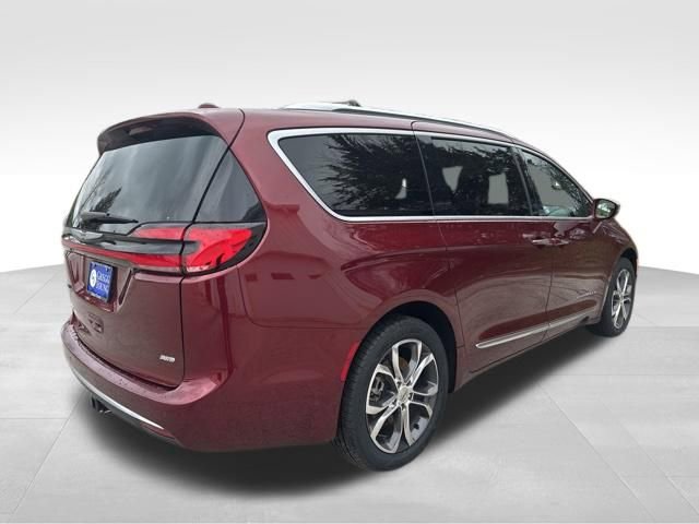 Used 2022 Chrysler Pacifica Pinnacle AWD/4WD image 7