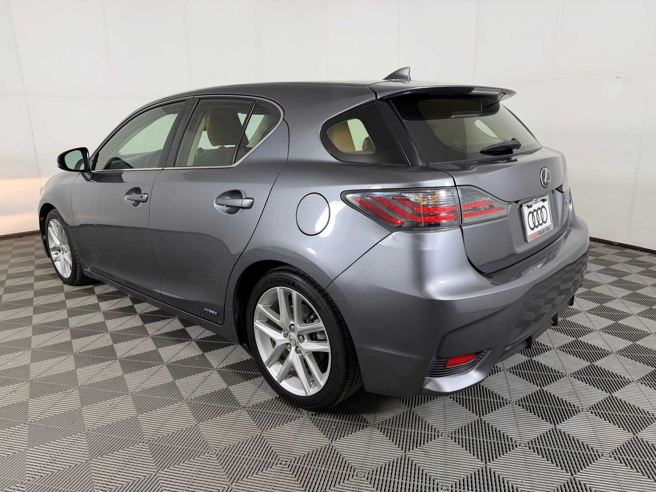 Used 2015 Lexus CT 200h FWD image 3