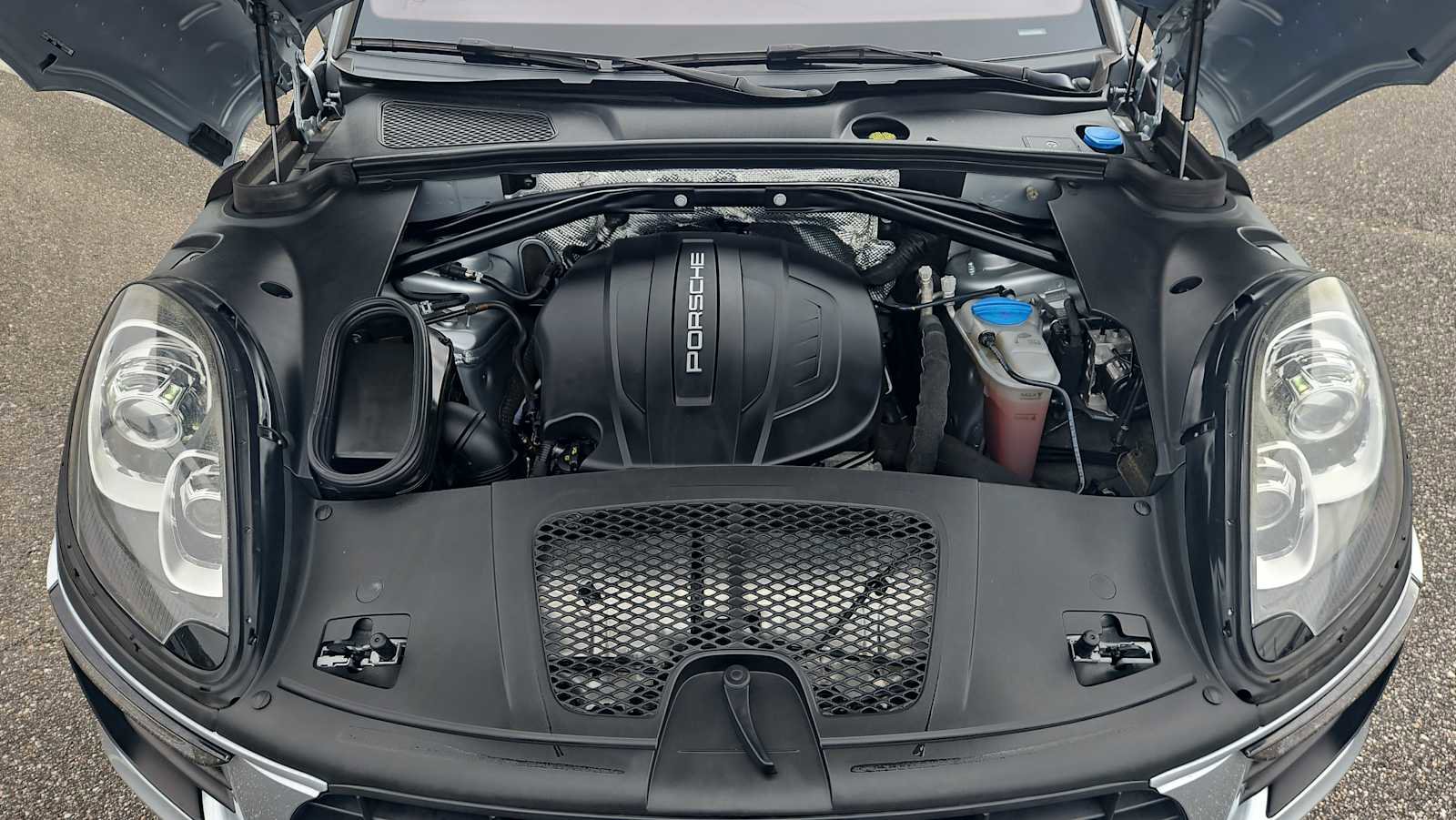 Used 2017 Porsche Macan image 18