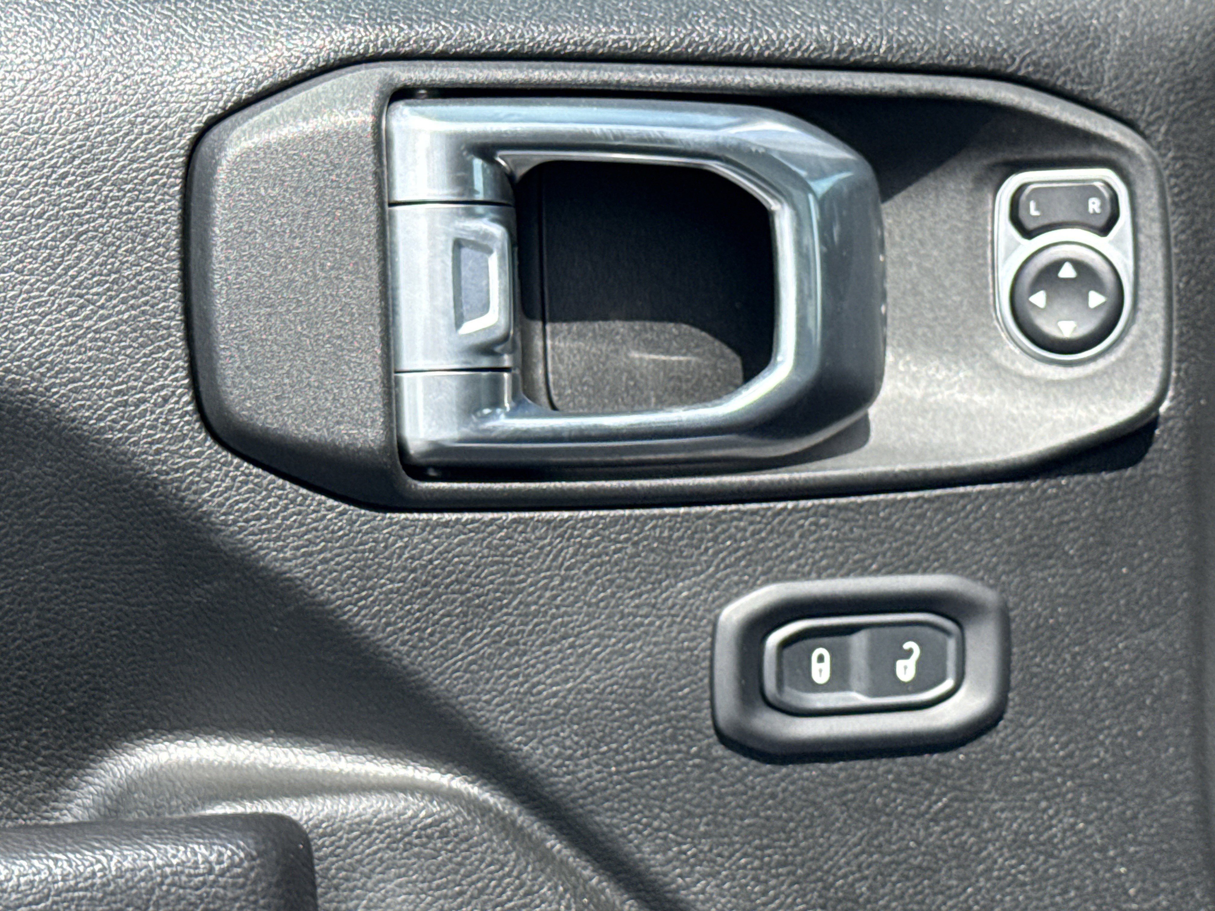 Used 2022 Jeep Wrangler Unlimited Sport w/ Sun And Sound Package image 14