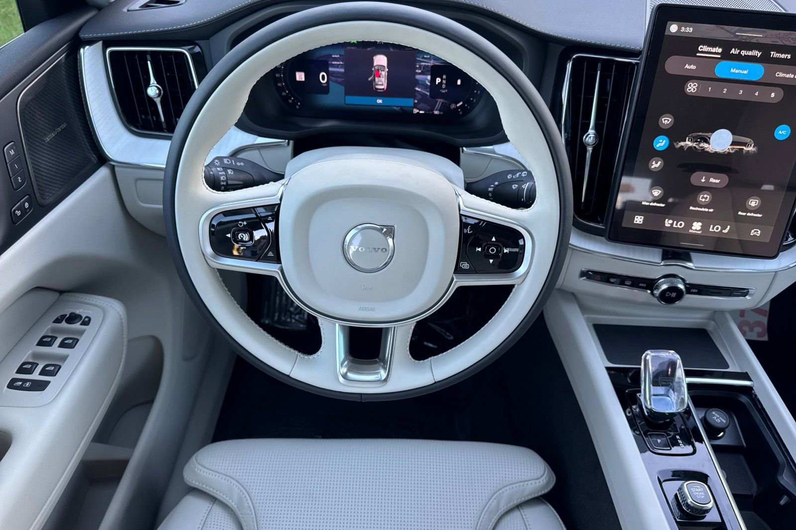 New 2026 Volvo XC60 B5 Ultra w/ Climate Package image 16