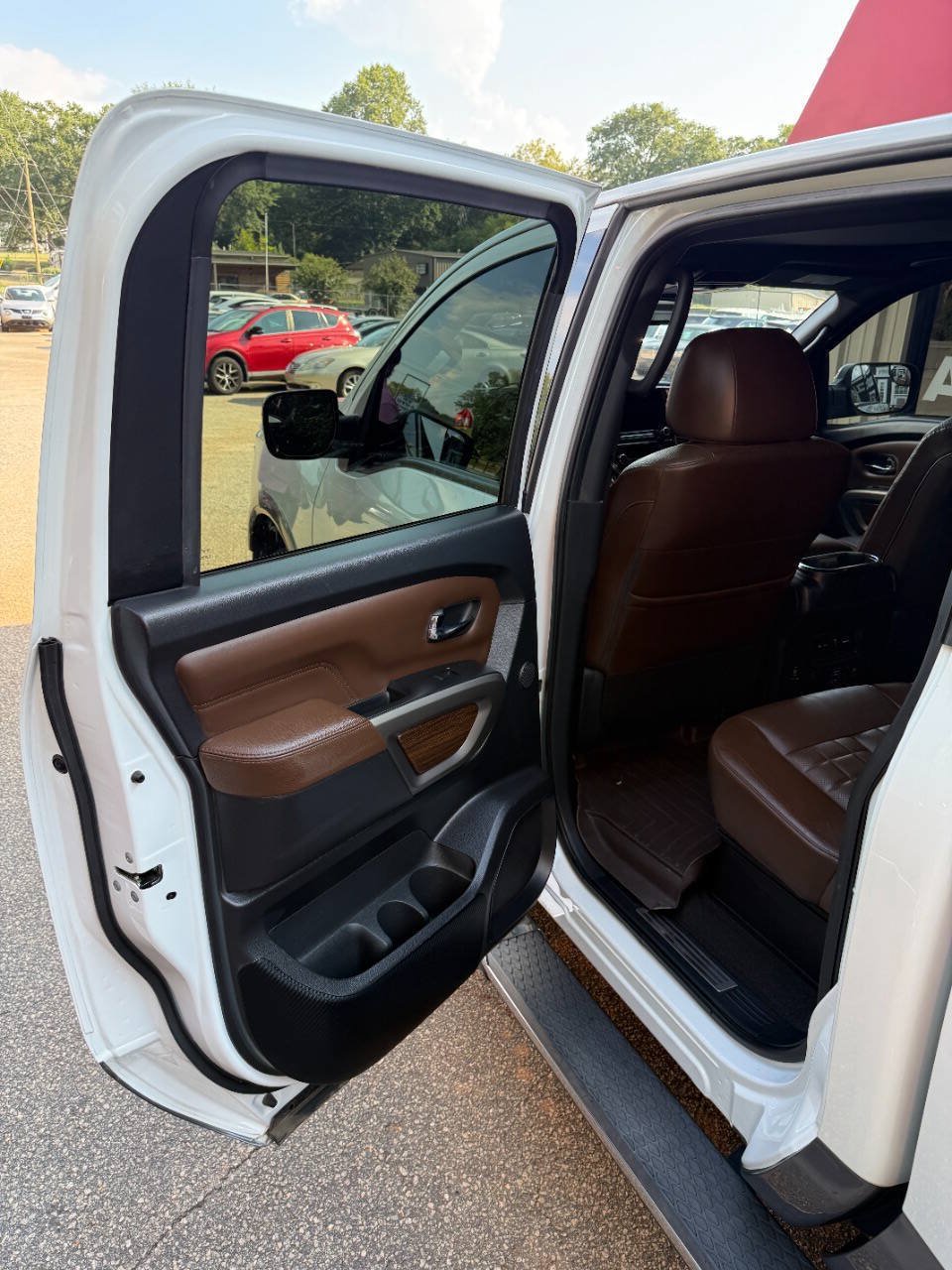 Used 2021 Nissan Titan Platinum Reserve w/ Moonroof Package AWD/4WD image 15
