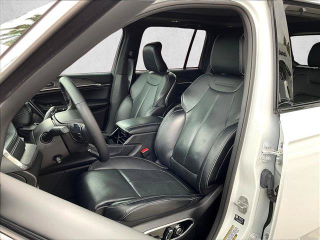 Used 2024 Jeep Grand Cherokee Overland w/ Luxury Tech Group IV AWD/4WD image 27