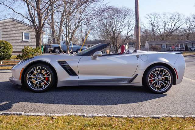 Used 2015 Chevrolet Corvette Z06 w/ 3LZ Preferred Equipment Group RWD image 3