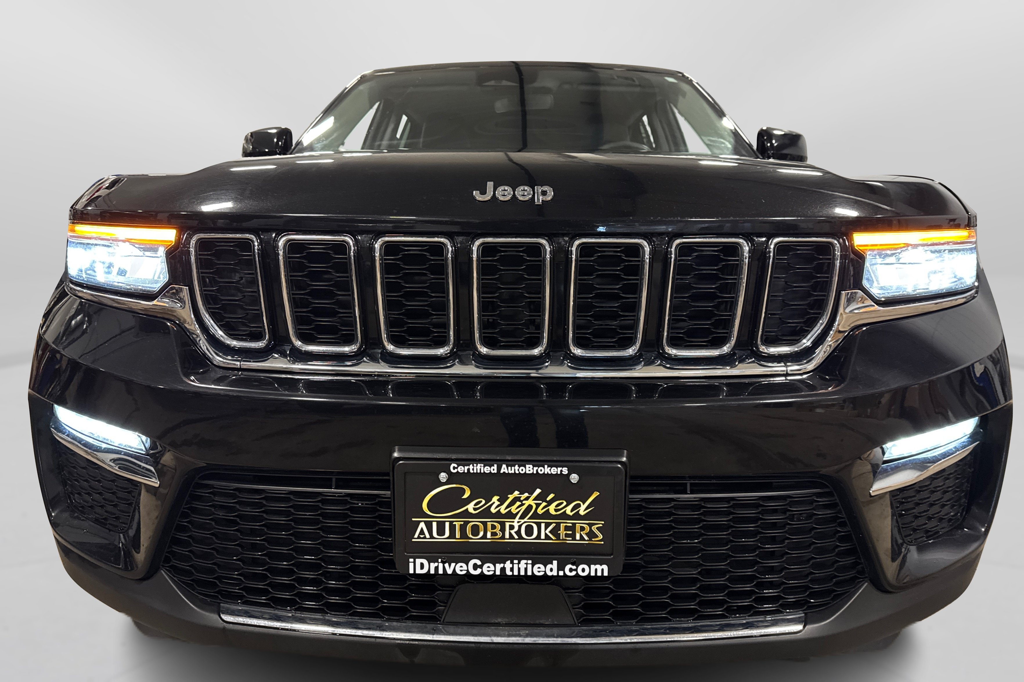 Used 2023 Jeep Grand Cherokee Limited AWD/4WD image 10