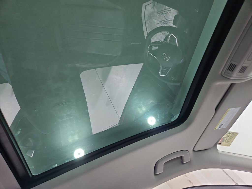Certified 2024 Volkswagen Tiguan SE w/ Panoramic Sunroof Package image 24