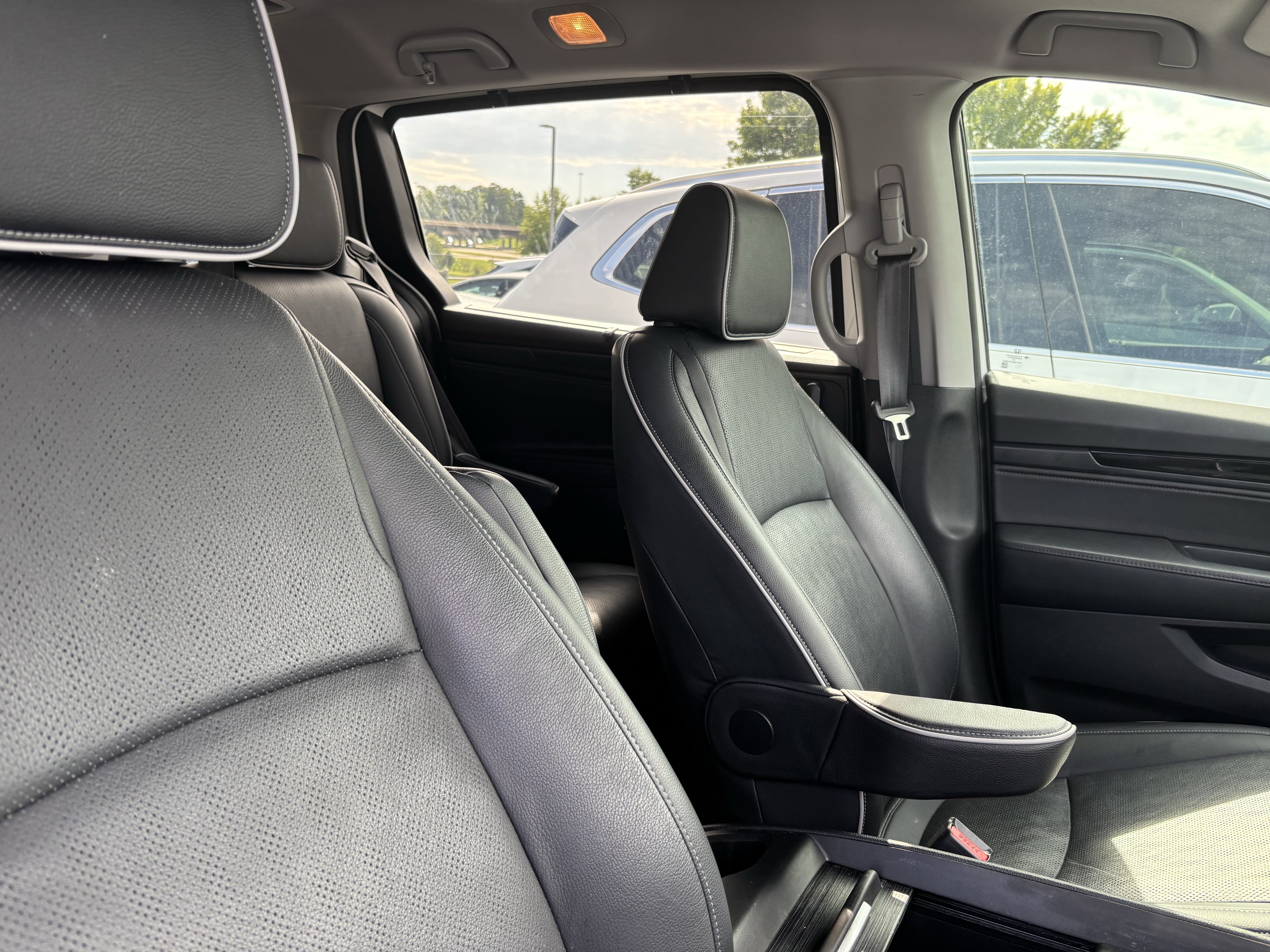 Used 2024 Honda Odyssey Elite image 35