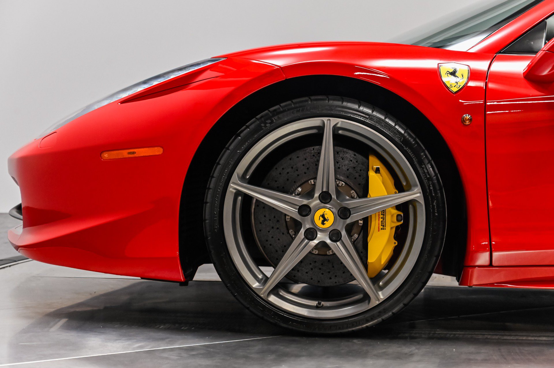 Used 2013 Ferrari 458 Spider RWD image 46