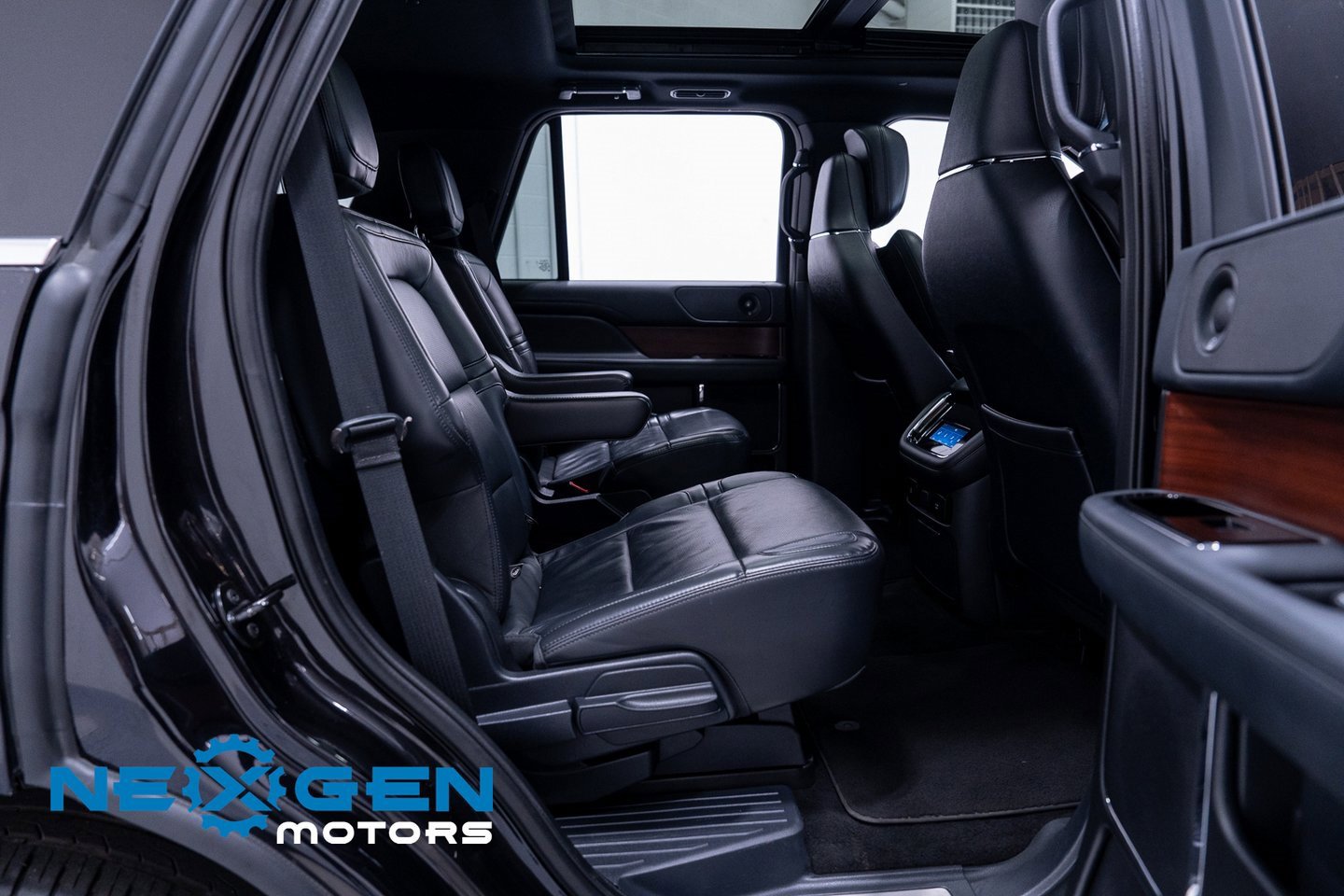 Used 2022 Lincoln Navigator Reserve image 48