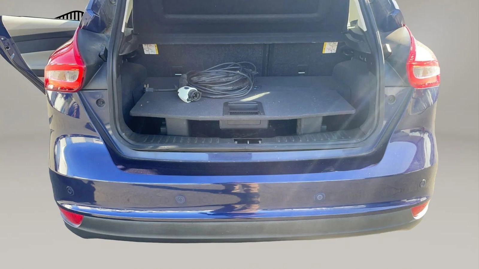 Used 2016 Ford Focus Electric Hatchback FWD image 16